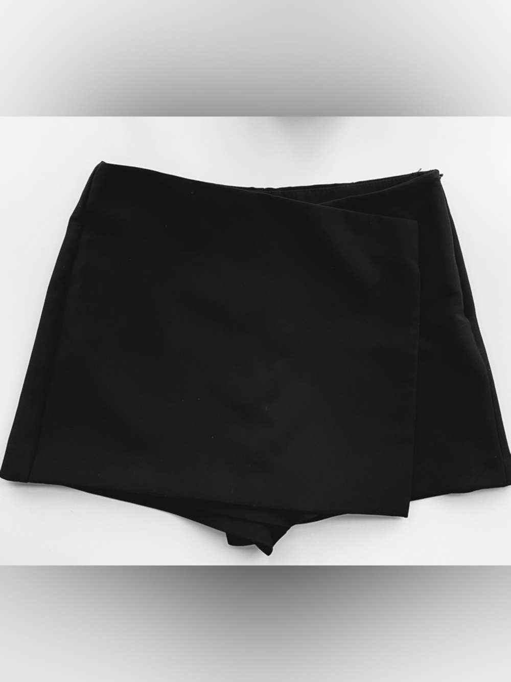 Zara size small asymmetric skorts very good condition black color